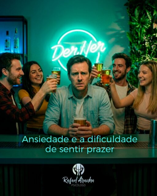 Nem sempre a ansiedade aparece como medo intenso ou crises.
Às vezes, ela aparece de um jeito mais silencioso: roubando o prazer.

Você até faz as coisas.
Até cumpre a rotina.
Mas nada empolga de verdade.

Isso acontece porque a mente ansiosa está sempre ocupada demais: antecipando, se preocupando, tentando prever o próximo problema. E quando a mente não descansa, o corpo também não relaxa o suficiente para sentir prazer.

🌱 Isso não é ingratidão, frieza ou falta de vontade. É sobrecarga emocional.

Cuidar da ansiedade também é recuperar a capacidade de sentir leveza nas pequenas coisas.

👉 Você já sentiu algo parecido?